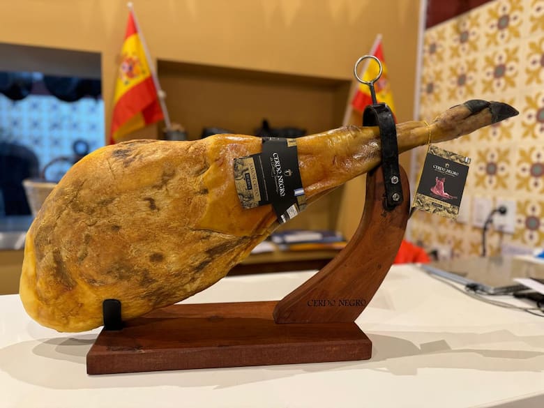 El cerdo negro argentino: El jamón de bellota que rivaliza con el ibérico español