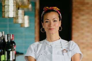 La cocinera que llegó hace 18 años a Buenos Aires, abrió restaurantes y seduce con sus platos filipinos