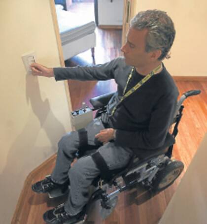 Hace 25 años Gabriel Avruj sufrió una lesión medular producto de un accidente de tránsito; a partir de ese momento, empezó a luchar por la accesibilidad en
espacios públicos y medios de transporte.