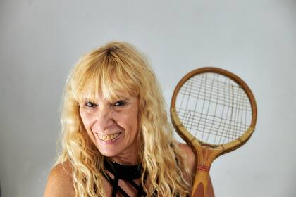 Hace 28 años que enseña a chicos con síndrome down a jugar al tenis.