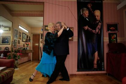 Hace 42 años que bailan juntos y enseñan