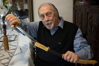 La increíble historia detrás del robo del sable de San Martín perpetrado por la Juventud Peronista