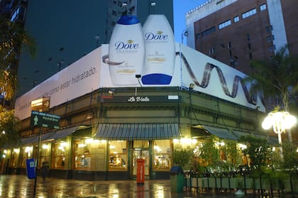 Hace algunos años, cuando aún no estaban estatuas de los hermanos Gálvez