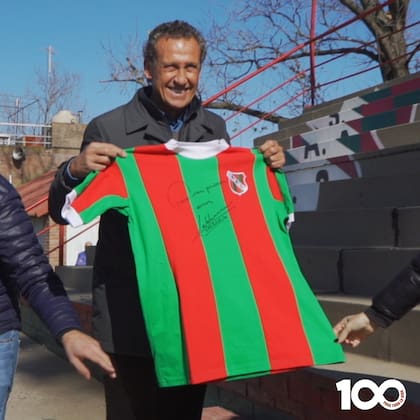 Hace algunos días en su ciudad, en Las Parejas, con los colores del club Sportivo que celebra su centenario