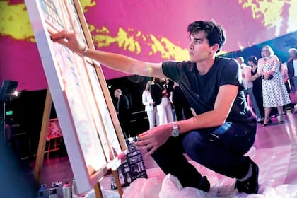 Hace apenas unos días, Paris –que pinta al igual que su papá– participó de un evento artístico en Múnich (Alemania) con su exposición individual “In Motion”