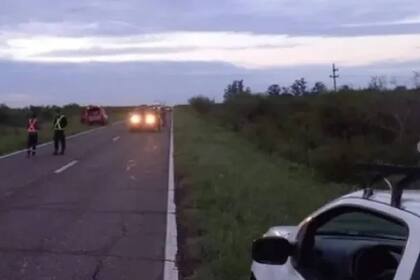 Hace casi un año, una mujer murió atropellada ayer en la Ruta Nacional N.º 12, cerca de la ciudad correntina de Esquina, luego de bajarse de su camioneta para asistir a su marido, quien conducía el rodado y había sufrido un infarto