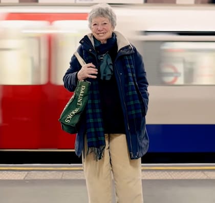Hace cuarenta años, Judith Chernaik tuvo la idea de colocar poemas en el Underground, el sistema de metro de Londres