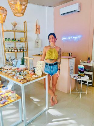 Hace dos años y medio, Antonella abrió su local de cosmética natural