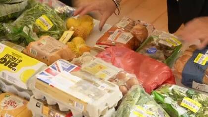 "Hace entre un año y 18 meses enviábamos 1.500 bandejas de alimentos a la semana, ahora son 3.000", comenta Emma White, gerente de turnos en el centro de distribución de FareShare en Kent