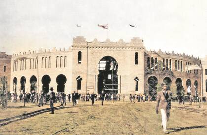 Hace más de 100 años, el Real de San Carlos atraía multitudes. Archivo Marcelo Díaz.