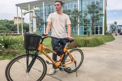 Hace mas de 3 años Aston Rider desarrolló y patentó el primer kit que convierte cualquier bicicleta en eléctrica, sin importar tamaño ni forma.