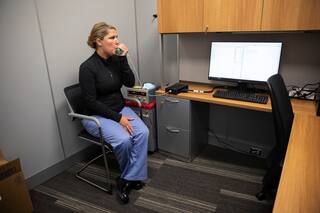 Cómo son los testeos de Covid “rápidos e indoloros” que se están desarrollando en el mundo