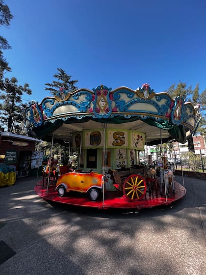 Hace poco festejaron los 80 años de la principal atracción de la Plaza Arenales. Amada por los vecinos, en una oportunidad tuvieron que juntar firmas para que pudiera subsistir.