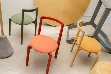 Hace pocos días, Churba presentó la silla 'Olimpia'. “El proyecto surgió de la necesidad de incorporar a la colección una silla liviana, tanto espacial como visualmente, con un asiento versátil y que fuera apilable”, explica.