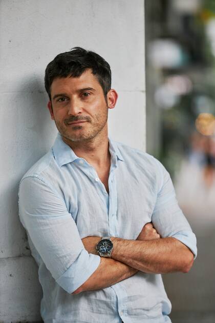 "Hace quince años que empecé a trabajar como actor, pero es un deseo que tengo desde chiquito. Como no vengo de familia de actores, me daba vergüenza y estudiaba a escondidas", dice