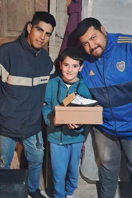 Hace tres años, cuando Benjamín comenzó a ir a la escuelita, sus profesores lo premiaron con unos botines porque no faltaba nunca