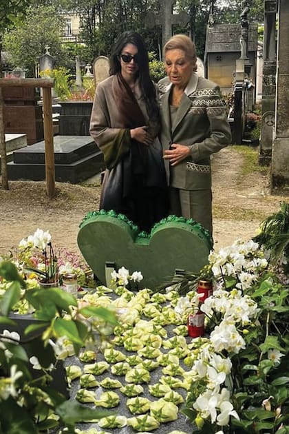 Hace tres semanas, cuando fue a la tumba de su hija Leila junto a su nieta Noor.