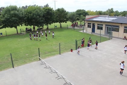Hace un mes y medio, el colegio viene trabajando con burbujas y distanciamiento
