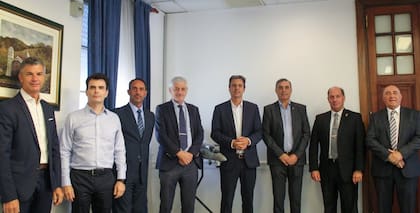 Hace un mes y medio Fernando Sibilla (el cuarto, contando desde la derecha) fue designado presidente del directorio.