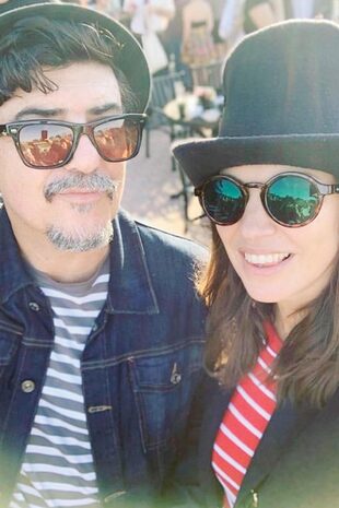 Hace un tiempo, Deborah compartió en sus redes sociales una instantánea junto a su marido, Gustavo Menéndez, durante el tradicional día de Acción de Gracias. “En esta dupla te admito que yo soy más difícil de convivir que mi marido; él me la hace más fácil”, revela.
