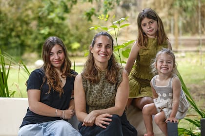 hace-un-tiempo-decidimos-que-hicieran-solo-una-3QJCDVL6N5B3PIBM5J7QOQIZXQ Día de la Madre: en la era de la inmediatez, el desafío de criar a la generación ansiosa y no fracasar en el intento