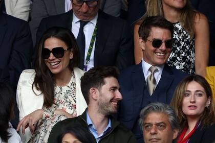 Hace unos días, el actor Tom Cruise, junto a Hayley Atwell, presenció uno de los partidos que se disputaron en Wimbledon, donde hoy ganó Novak Djokovic. Hoy, fue uno de los famosos que estuvo en Wembley