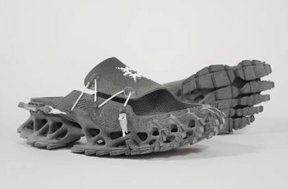 Hace unos días, Stephan Henrich, su creador, presentó la versión sandalia llamada CrypSLIDES