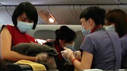Hace unos días una mujer dio a luz en un vuelo de Bali (Indonesia) a Los Ángeles (Estados Unidos), a más de 9.000 kilómetros de altura.