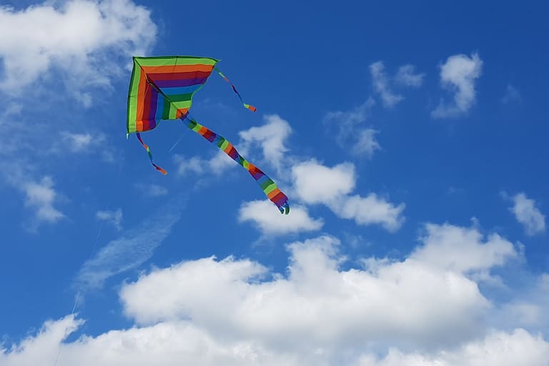 hacer-un-barrilete-es-muy-sencillo-y-se-requieren-OCR2NEBJBVG4NMU56UPXNTASLQ