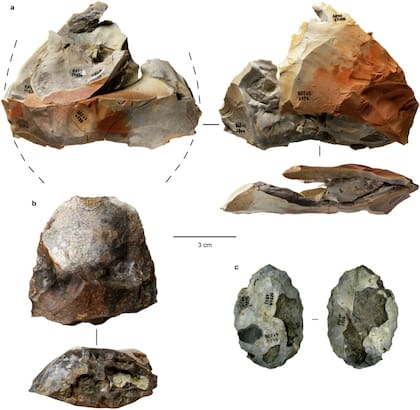 Hachas de mano destruidas por el fuego en Barnham