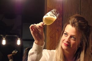 La historia de la sommelier argentina que no tomaba cerveza y hoy llegó a la cima como una de las máximas expertas del mundo