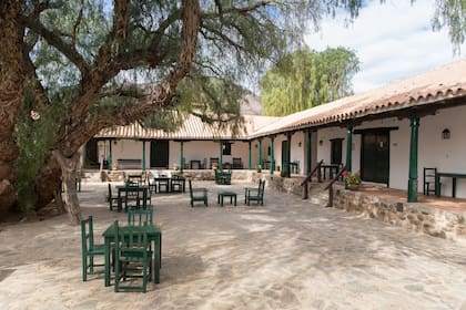 Hacienda de Molinos, un hotel boutique de 18 habitaciones y piscina.