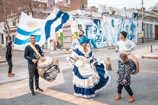 De los primeros africanos esclavizados a las comparsas que hoy giran por el mundo