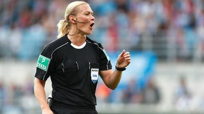 “Hago lo que me gusta hacer”, asegura Bibiana Steinhaus