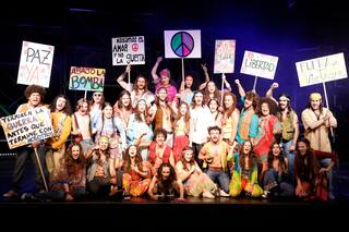Hair: 50 años del musical hippie que contó y cantó los lemas del flower power