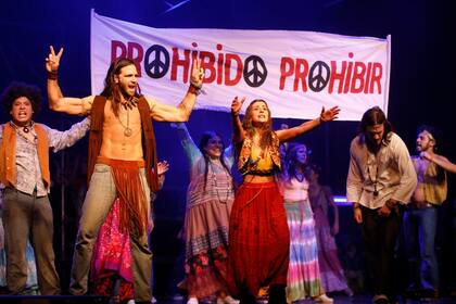 "Prohibido prohibir", una de las frases que marcó a una generación, desde el flower power que tuvo su epicentro en San Francisco hasta el Mayo Francés de París