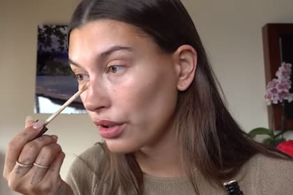 Hailey Bieber comparte en las redes sociales detalles de su rutina beauty