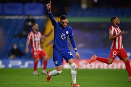 Hakim Ziyech celebra un gol con la camiseta de Chelsea