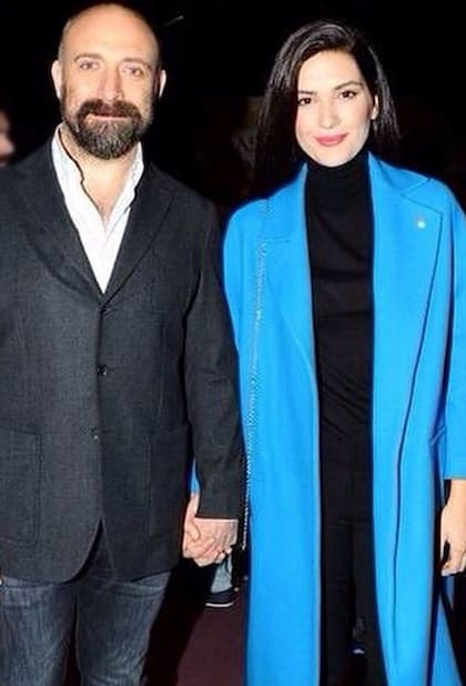 Halit y Bergüzar, una pareja que comenzó en la ficción y se convirtió en real