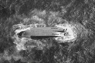 Hallan el cuerpo de uno de los 6 tripulantes desaparecidos de un barco golpeado por un tifón