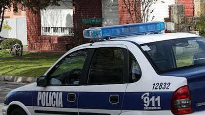 Hallan muerta a una pareja de policías en su casa