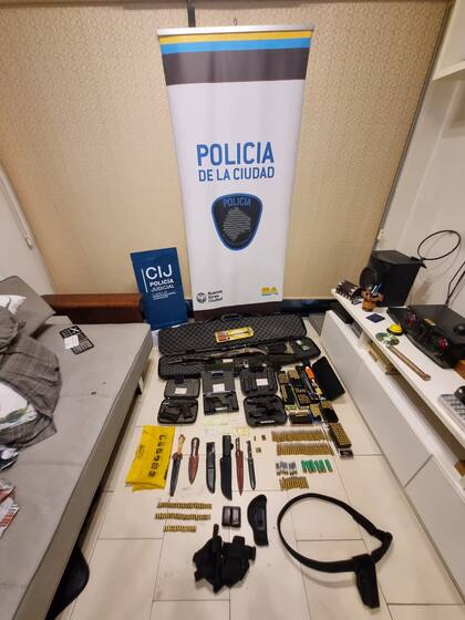 Hallaron al hombre que estuvo a los tiros en un balcón y le secuestraron un arsenal