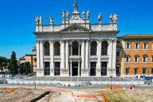 Hallaron restos de un antiguo palacio papal anterior al Vaticano en Roma