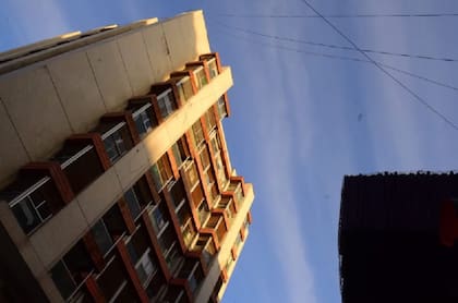 El cadáver fue hallado dentro de un placard empotrado en un departamento ubicado en calle Buenos Aires 315