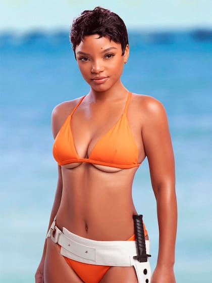 Halle Bailey fue una de las actrices que optó por rendirle homenaje a su tocaya, Halle Berry. En su caso, se enfundó en el bikini anaranjado que la actriz lució en 007: Otro día para morir