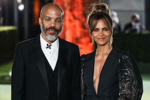 Halle Berry, entre un sexy video en la cama y un problema de vestuario