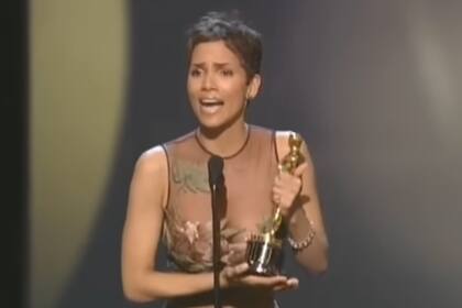 Halle Berry se convirtió en la primera mujer negra en ganar como Mejor Actriz principal (Foto: Captura de video)