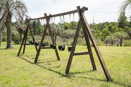 Hamacas en medio de la naturaleza, para la diversión asegurada de los pequeños visitantes.