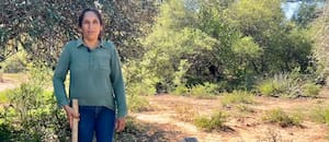 Sale todos los días a cazar para que sus hijos no se acuesten con hambre