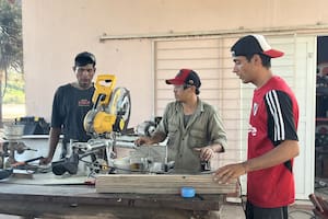El quiebre de un padre que lo llevó al taller donde “restauran” personas